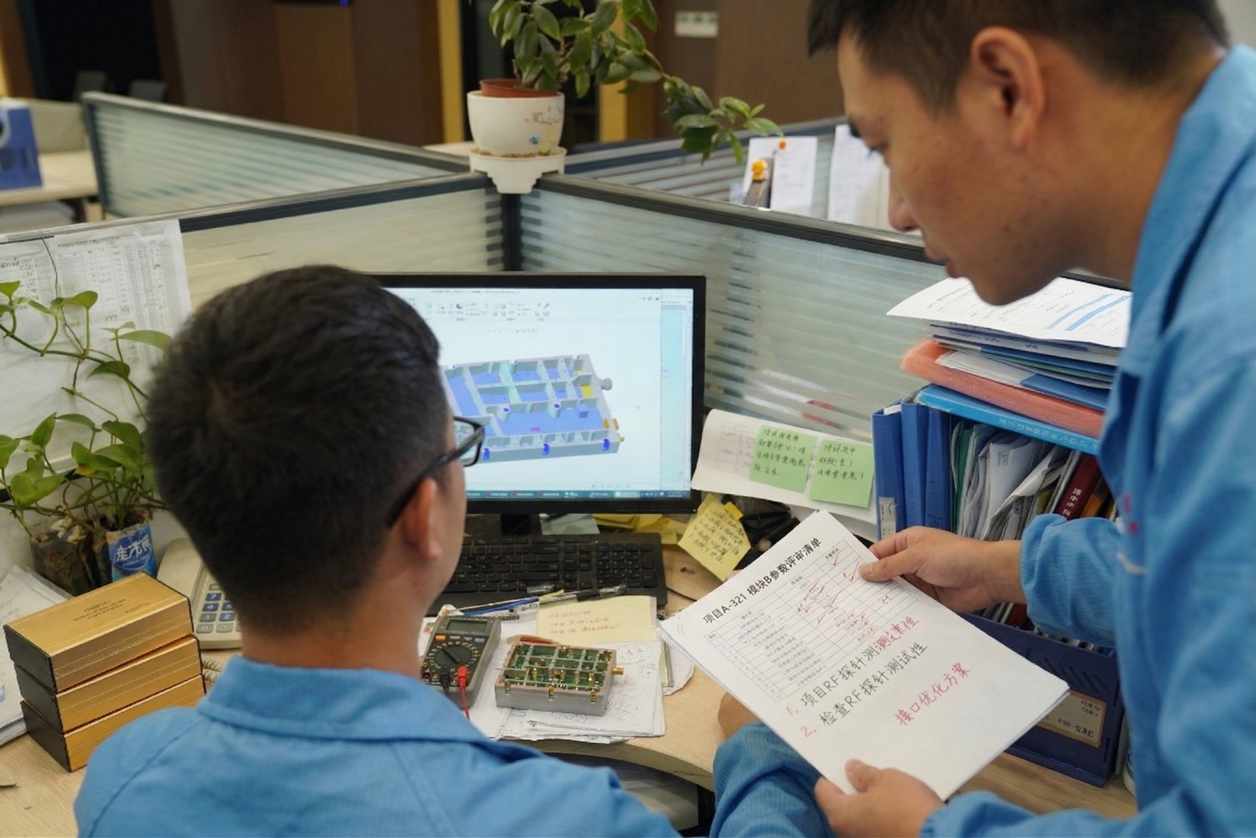 Upper-band RF integration scene with high-frequency amplifier module and test equipment
